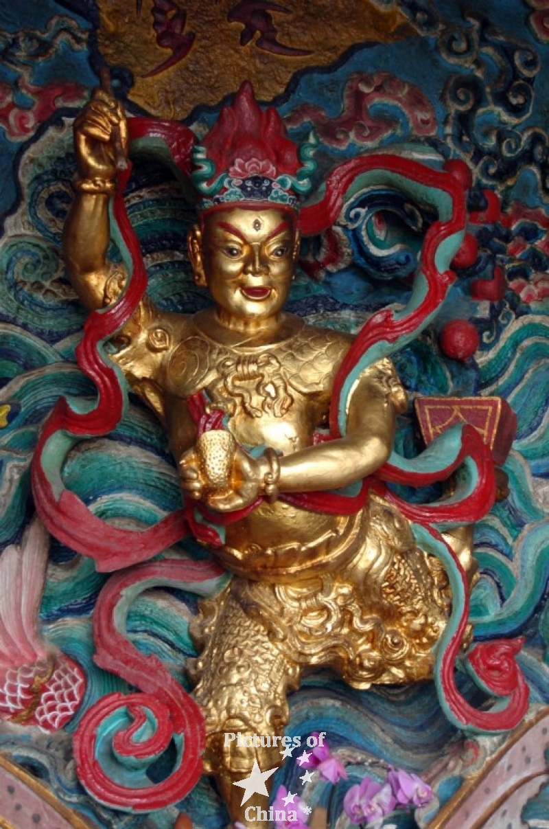 Statue in Xishan