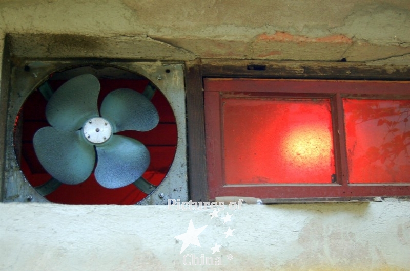 Ventilation in red