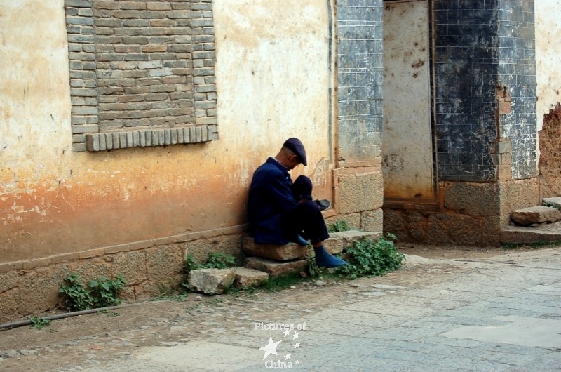 The old man and the shoe