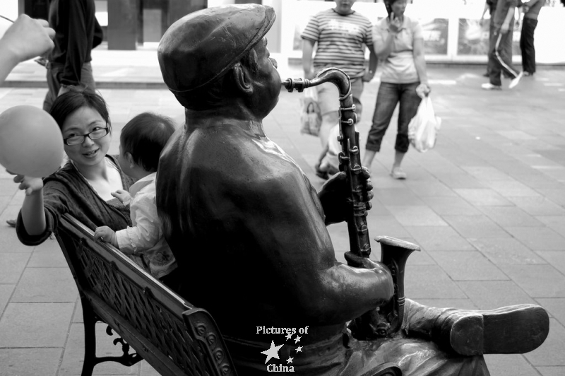 The silent musician and The woman and the child