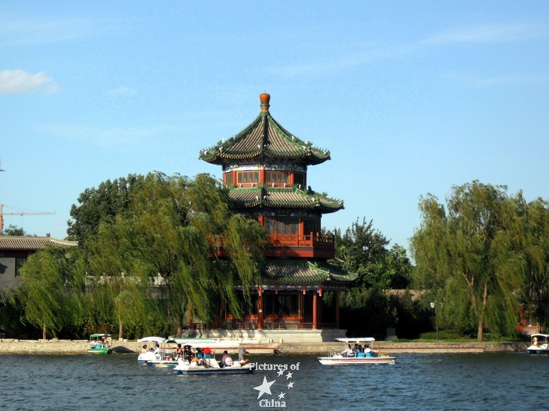 Pagoda is a traditional part of Chinese architecture Chinois 