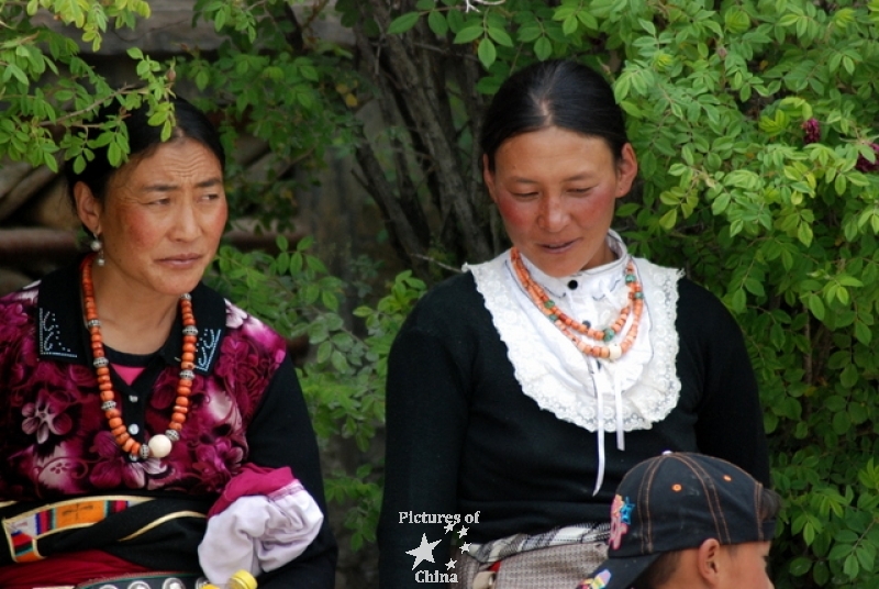 Tibetan sisters